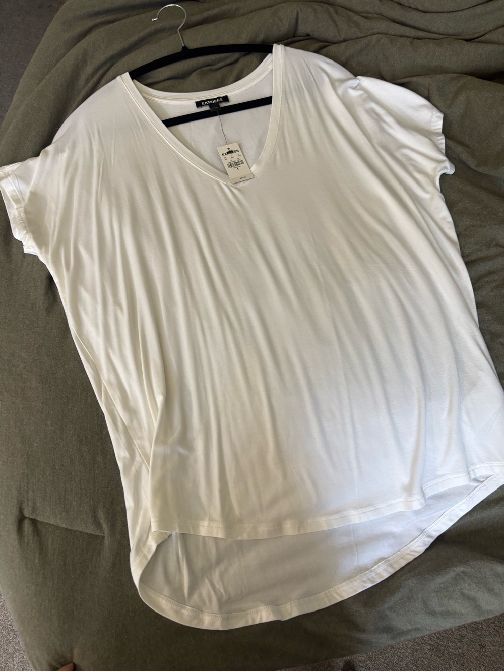 Express White V-Neck Relaxed Tunic Top